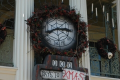 Hanunted Mansion Holiday Decorations Disneyland Park